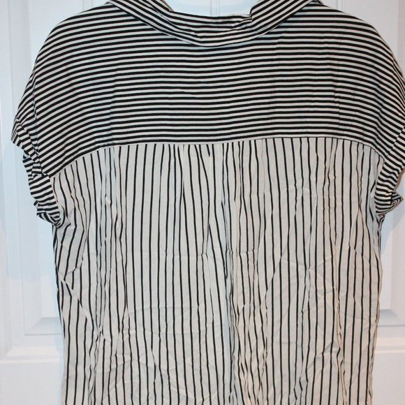 3/$25 🏷 Jane & Delancey Striped Blouse Size Small - Picture 2 of 3